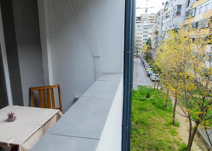 1bd Retreat With Balcony In Vibrant District By Flat Mаnager *